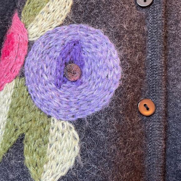 Teddi Embroidered Floral Wool Cardigan Sweater Womens Size Medium Petite - Picture 6 of 9